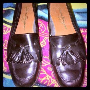 Vintage ferragamo loafers w tassles; brown leather